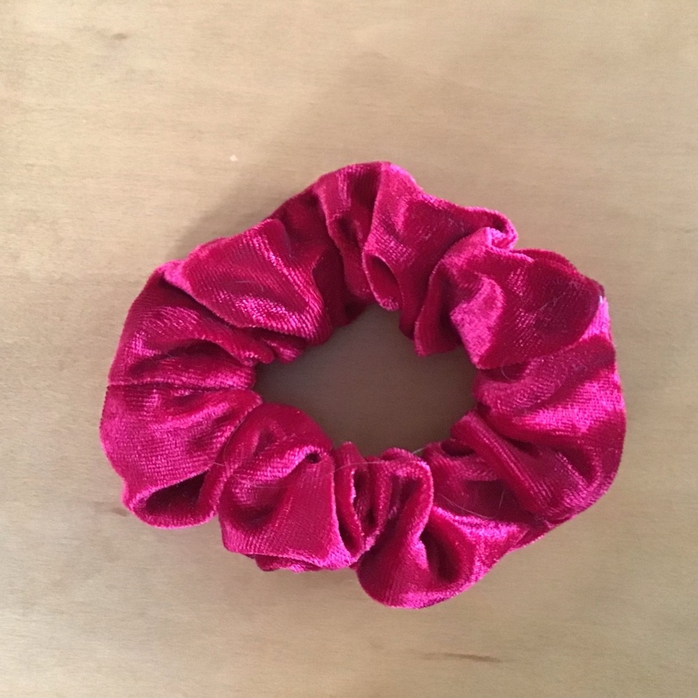 ❗️SOLD❗️Set of 3 Holiday Scrunchies 🎄 - Picture 2 of 4